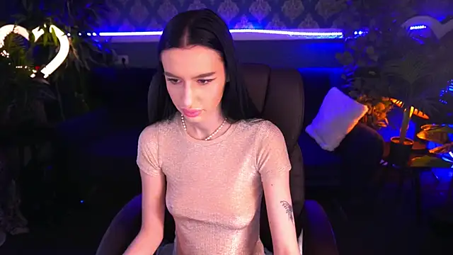 Snapshot of Snow_WhiteeeX chatting on January 22, 2025, 6:52 am Snow WhiteeeX online show from January 22, 2025, 6:52 am