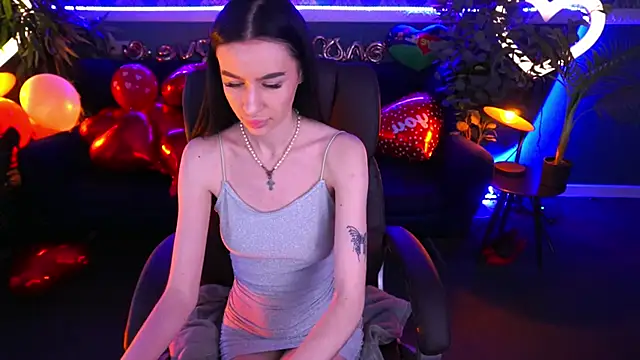 Snapshot of Snow_WhiteeeX chatting on February 19, 2025, 6:33 am Snow WhiteeeX online show from February 19, 2025, 6:33 am