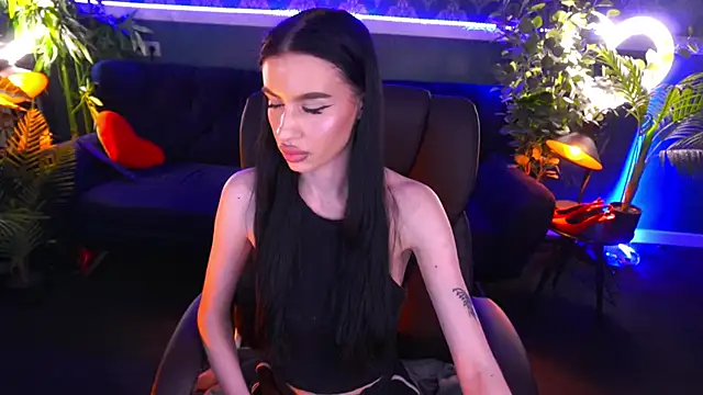 Snapshot of Snow_WhiteeeX chatting on February 26, 2025, 4:58 am Snow WhiteeeX online show from February 26, 2025, 4:58 am