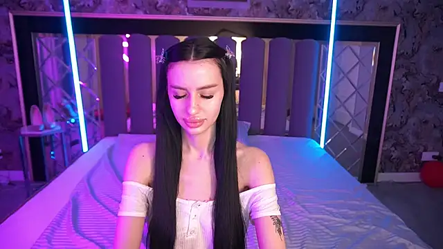 Snow WhiteeeX online show from March 12, 2026, 6:41 am