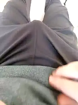 Snapshot of reelciii21 chatting on January 16, 2025, 11:37 am reelciii21 online show from January 16, 2025, 11:37 am