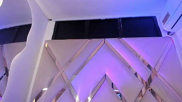 ninaht online show from February 5, 2025, 3:13 am