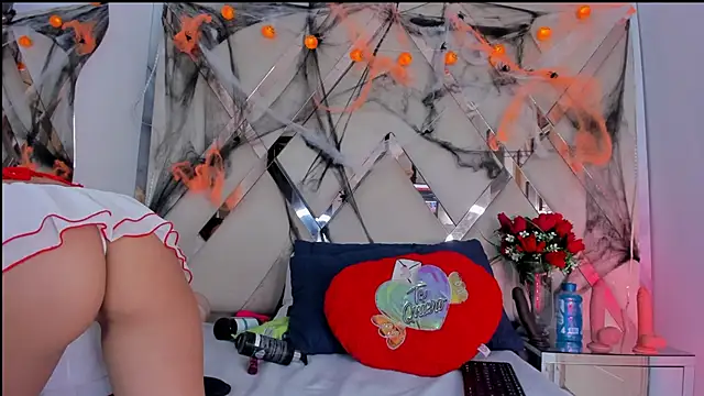 ninaht online show from October 26, 2025, 7:42 pm