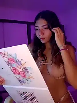 Snapshot of Carlacutte chatting on February 4, 2025, 2:39 am Carlacutte online show from February 4, 2025, 2:39 am