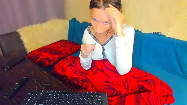 Elizabe th online show from May 9, 2026, 8:14 pm