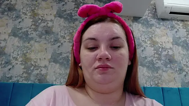 MelanieBrownn online show from January 14, 2025, 4:08 pm