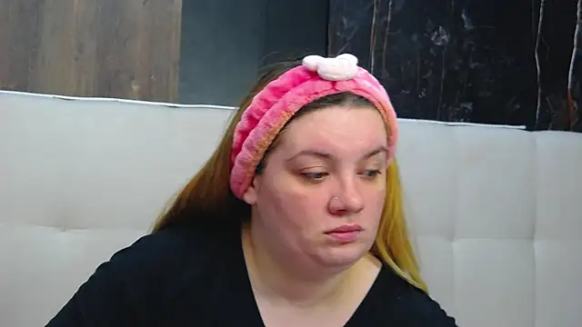 MelanieBrownn online show from January 14, 2026, 6:30 am