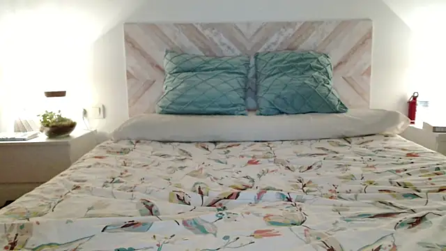 secretmuses online show from April 6, 2026, 9:27 pm