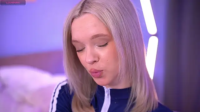  AlinaBailey online show from April 13, 2026, 8:09 am