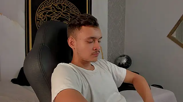 Desmon Clark online show from February 24, 2025, 3:44 am