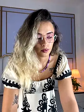 aziac10 online show from October 10, 2025, 11:42 am