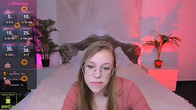 LayriantaVee online show from January 25, 2025, 1:19 pm