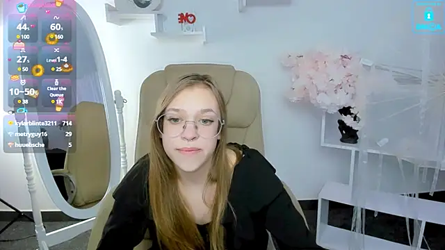 LayriantaVee online show from February 3, 2025, 1:08 pm