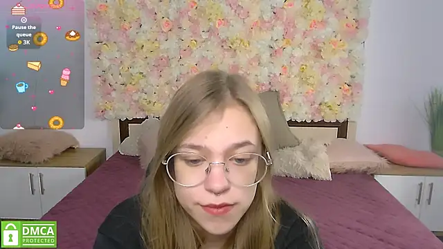 LayriantaVee online show from October 5, 2025, 6:12 am