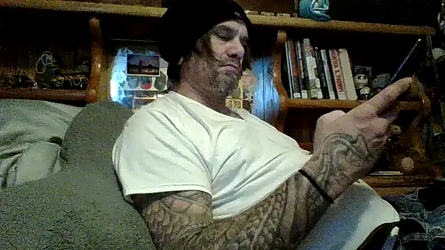 Snapshot of clitstitsandbongrips chatting on December 11, 2024, 10:16 pm clitstitsandbongrips online show from December 11, 2024, 10:16 pm