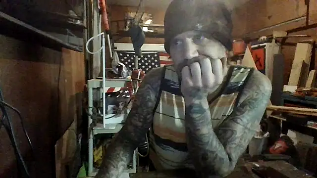 Snapshot of clitstitsandbongrips chatting on November 16, 2025, 12:44 pm clitstitsandbongrips online show from November 16, 2025, 12:44 pm