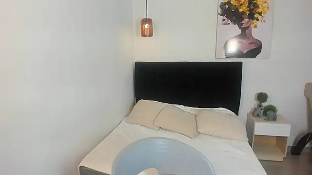 Scarlett  bell online show from October 22, 2025, 1:22 pm