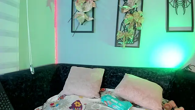 Annie karlsson   online show from December 23, 2024, 8:25 pm