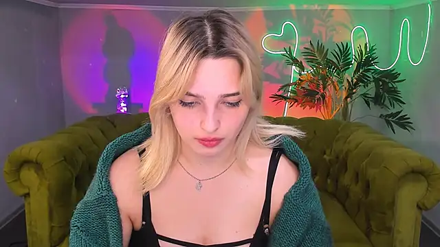 tendermeow online show from February 5, 2025, 1:33 pm