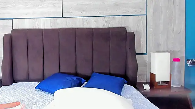 Snapshot of ZaritaLenon chatting on November 19, 2025, 8:53 pm ZaritaLenon online show from November 19, 2025, 8:53 pm