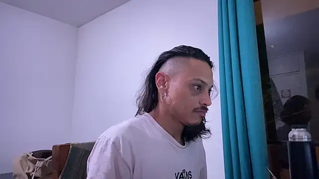 villanocat online show from December 13, 2024, 3:38 am