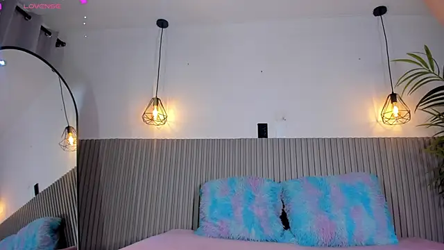 Snapshot of valentina_lux chatting on June 18, 2026, 7:18 pm valentina lux online show from June 18, 2026, 7:18 pm