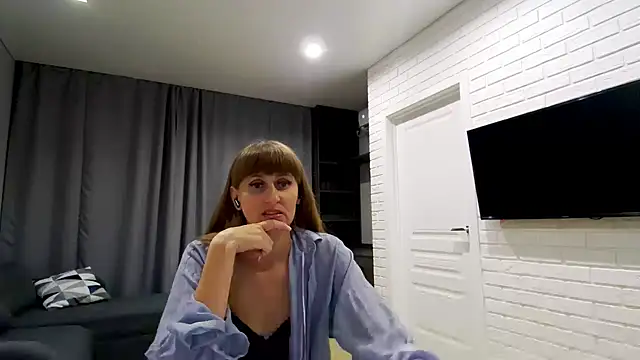 Daniella Lorente online show from June 28, 2026, 9:43 pm