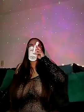 soofy   online show from November 12, 2025, 3:18 am