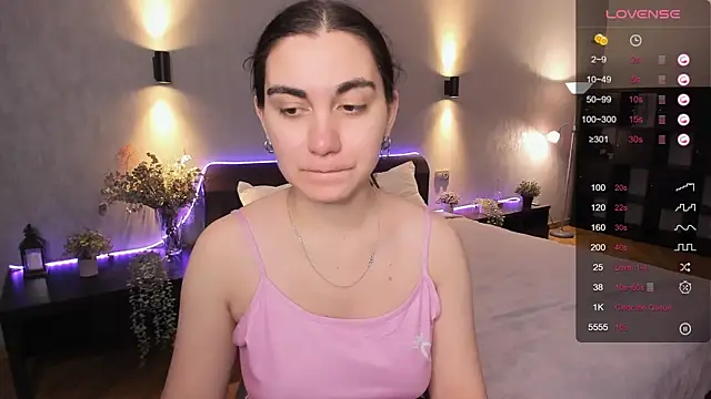 hannacheekss  online show from December 12, 2024, 10:02 am