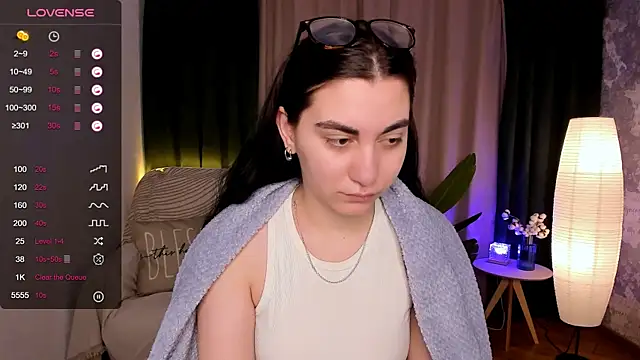 hannacheekss  online show from January 21, 2025, 2:11 am