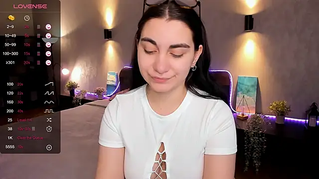 hannacheekss  online show from February 4, 2025, 2:07 am