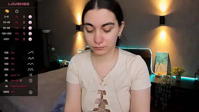 hannacheekss  online show from March 14, 2025, 5:05 am