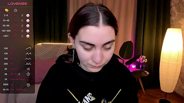 hannacheekss  online show from September 25, 2025, 2:04 am