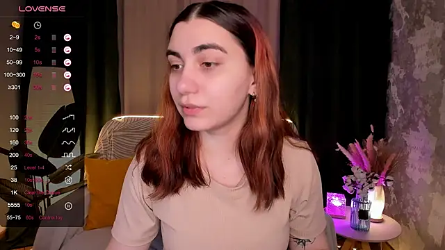 hannacheekss  online show from November 19, 2025, 2:11 am