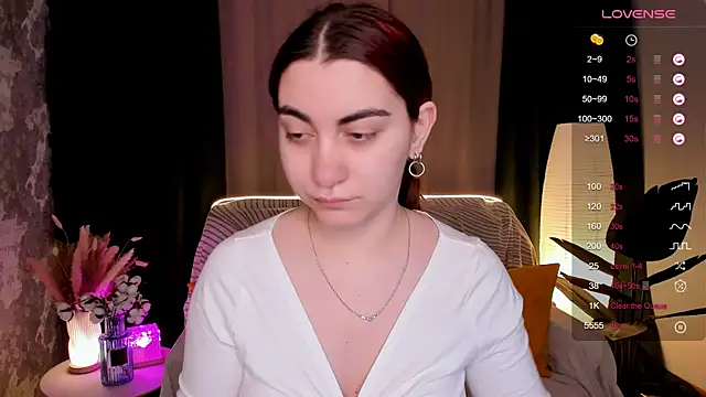 Snapshot of hannacheekss_ chatting on February 6, 2026, 1:54 am hannacheekss online show from February 6, 2026, 1:54 am