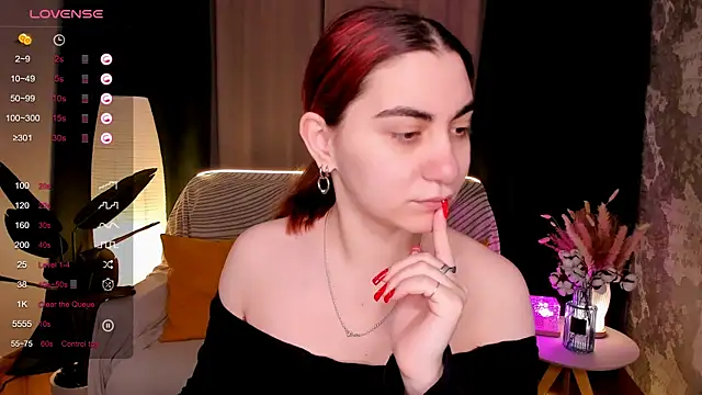 Snapshot of hannacheekss_ chatting on February 10, 2026, 2:04 am hannacheekss online show from February 10, 2026, 2:04 am