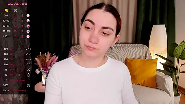 hannacheekss  online show from April 10, 2026, 2:06 am