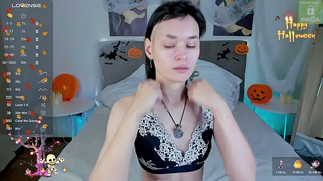 Emily Strikeee online show from October 31, 2025, 9:54 am