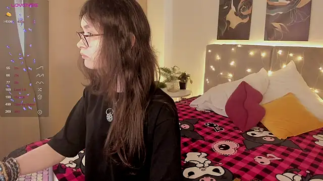 Emily Strikeee online show from April 1, 2026, 2:01 am