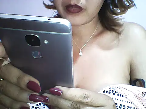 Snapshot of layanah12 chatting on December 1, 2024, 6:19 pm layanah12 online show from December 1, 2024, 6:19 pm