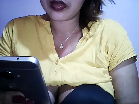 Snapshot of layanah12 chatting on December 4, 2024, 3:04 am layanah12 online show from December 4, 2024, 3:04 am