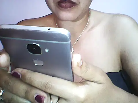 Snapshot of layanah12 chatting on January 28, 2025, 2:53 pm layanah12 online show from January 28, 2025, 2:53 pm