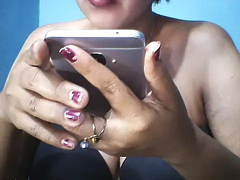 Snapshot of layanah12 chatting on February 20, 2025, 6:24 pm layanah12 online show from February 20, 2025, 6:24 pm