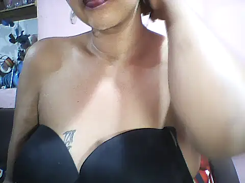 Snapshot of layanah12 chatting on September 11, 2025, 6:19 pm layanah12 online show from September 11, 2025, 6:19 pm
