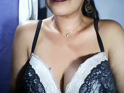 Snapshot of layanah12 chatting on October 11, 2025, 6:39 pm layanah12 online show from October 11, 2025, 6:39 pm