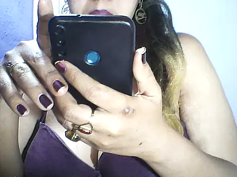 Snapshot of layanah12 chatting on October 12, 2025, 7:13 pm layanah12 online show from October 12, 2025, 7:13 pm