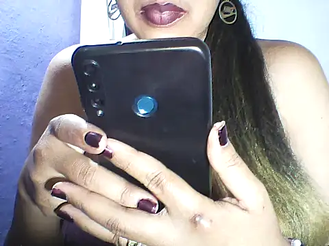 Snapshot of layanah12 chatting on October 16, 2025, 6:42 pm layanah12 online show from October 16, 2025, 6:42 pm