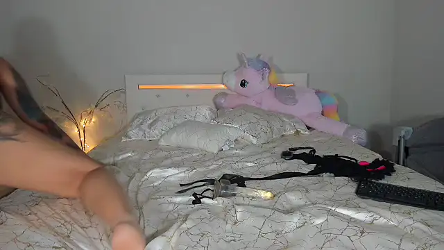 marianaferrero online show from December 31, 2024, 6:57 pm