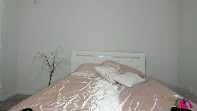 marianaferrero online show from February 12, 2025, 5:16 pm