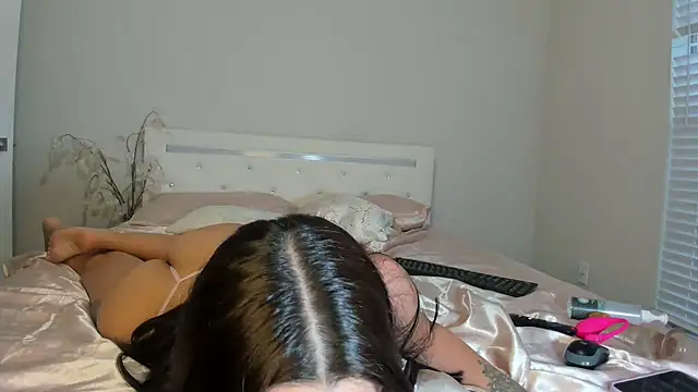 marianaferrero online show from February 20, 2025, 6:46 pm